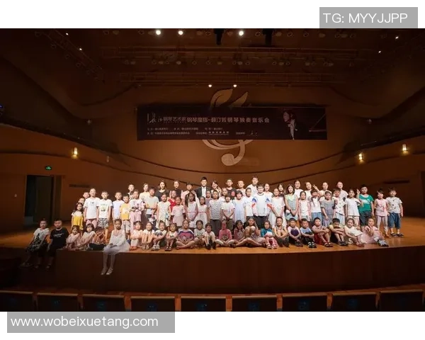 足球场上的旋律 球星们跨界弹奏音乐的魅力与心声