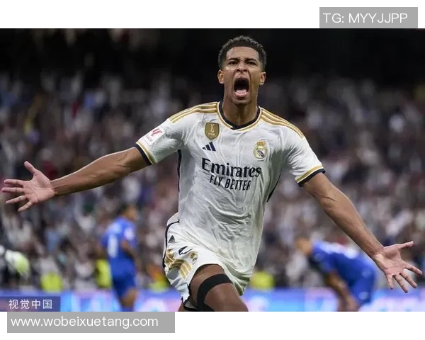 足球场中分最帅球星:他们以独特魅力征服球迷的心和眼球 足球场中分最帅球星:他们以独特魅力征服球迷的心和眼球