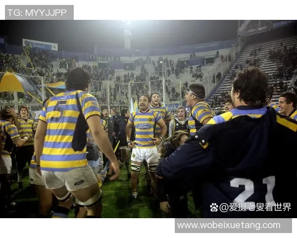 足球巨星集结，豪华阵容闪耀赛场，精彩对决引爆全球球迷热情