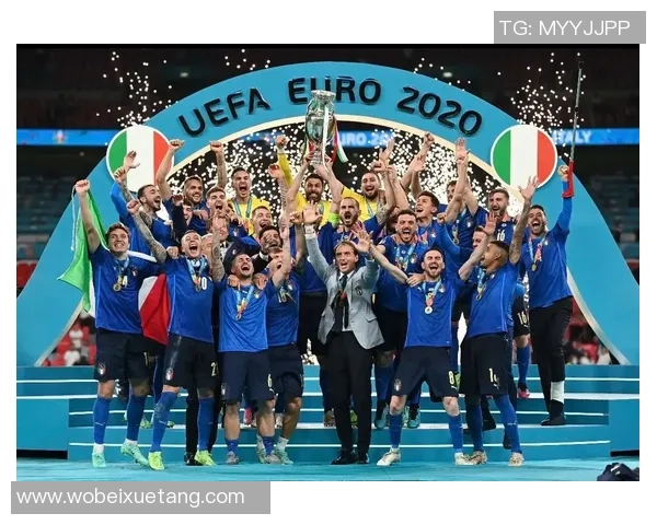 足球球星中文解析与职业生涯回顾：从球场到传奇的成长之路